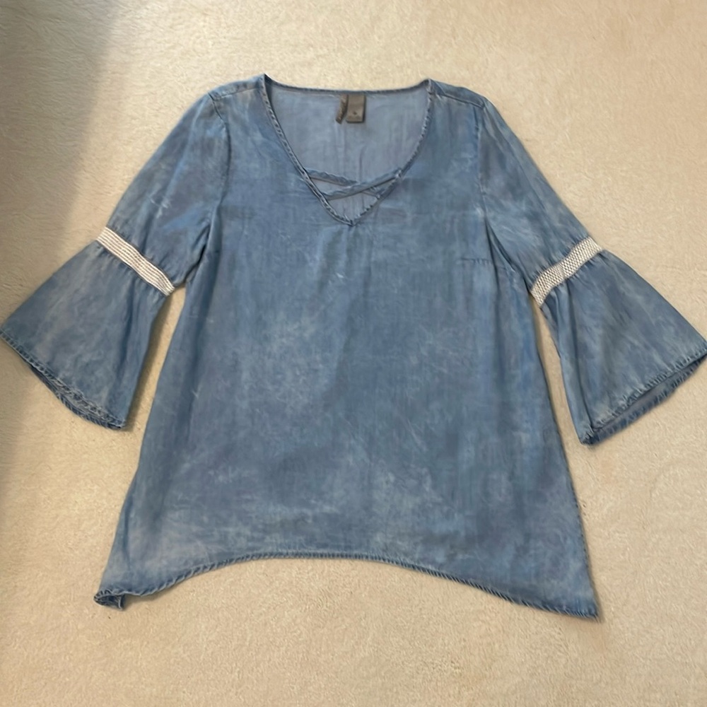 Women’s New Directions Weekend Chambray Top, Size M